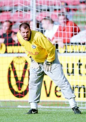Onderwerp Subject: Hertha BSC Berlin - FC Kaiserslautern Bundesliga Club Team Country: Hertha BSC Berlin Seizoen Season: 2001 2002 FOTO PHOTO: Hertha BSC Berlin s goalkeeper Gabor KIRALY BERLIN GER Content not available for redistribution in The Netherlands directly or indirectly through any third parties. Copyright: xBSRxAgencyx 011911285