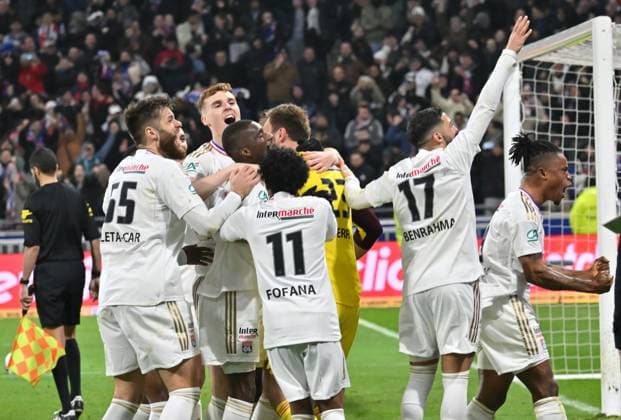 Joiie de Gift Orban avec Lucas Perri lyon) et leur coÃ quipiers FOOTBALL: Olympique Lyonnais vs Racing Club de Strasbourg Alsace - 1 4 Coupe de France - 27 02 2024 FredericChambert Panoramic 