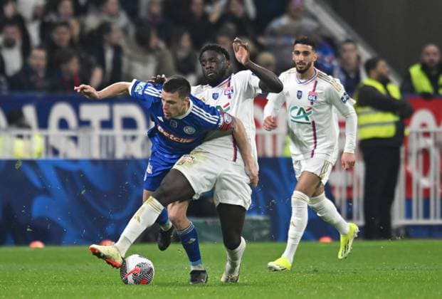 Orel Mangala (lyon) vs FrÃ dÃ ric Guilbert (strasbourg) FOOTBALL: Olympique Lyonnais vs Racing Club de Strasbourg Alsace - 1 4 Coupe de France - 27 02 2024 FredericChambert Panoramic 