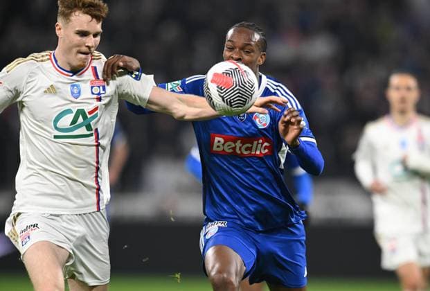 Jake O™Brien (lyon) vs Emmanuel Emegha (strasbourg) FOOTBALL: Olympique Lyonnais vs Racing Club de Strasbourg Alsace - 1 4 Coupe de France - 27 02 2024 FredericChambert Panoramic 