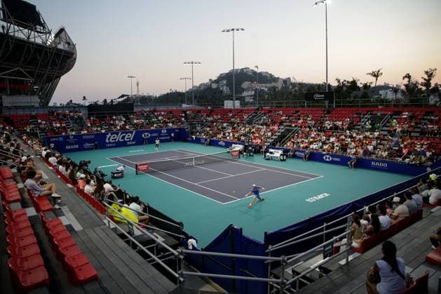 (240228) -- ACAPULCO, Feb. 28, 2024 -- Max Purcell (bottom) of Australia hits a return during the men s singles first round match between Max Purcell of Australia and Frances Tiafoe of the United States at the 2024 ATP, Tennis Herren Mexican Open tennis tournament in Acapulco, Mexico, Feb. 27, 2024. (Photo by Xinhua) (SP)MEXICO-ACAPULCO-TENNIS-ATP-MEXICAN OPEN FranciscoxCanedo 