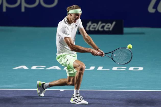 (240228) -- ACAPULCO, Feb. 28, 2024 -- Alexander Zverev of Germany hits a return during the men s singles first round match between Daniel Altmaier and Alexander Zverev of Germany at the 2024 ATP, Tennis Herren Mexican Open tennis tournament in Acapulco, Mexico, Feb. 27, 2024. (Photo by Xinhua) (SP)MEXICO-ACAPULCO-TENNIS-ATP-MEXICAN OPEN FranciscoxCanedo 