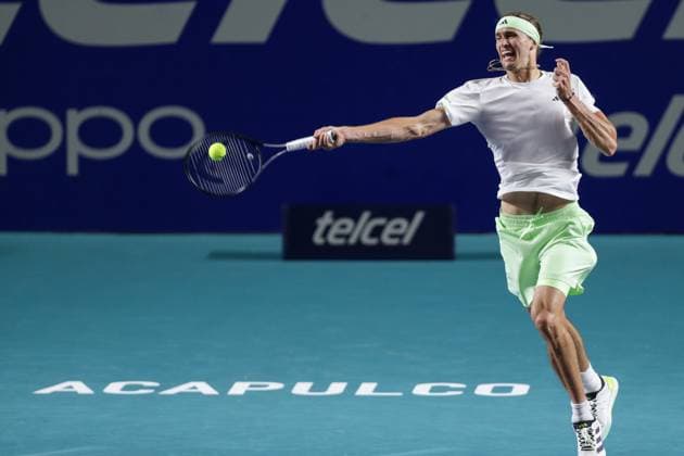 (240228) -- ACAPULCO, Feb. 28, 2024 -- Alexander Zverev of Germany hits a return during the men s singles first round match between Daniel Altmaier and Alexander Zverev of Germany at the 2024 ATP, Tennis Herren Mexican Open tennis tournament in Acapulco, Mexico, Feb. 27, 2024. (Photo by Xinhua) (SP)MEXICO-ACAPULCO-TENNIS-ATP-MEXICAN OPEN FranciscoxCanedo 
