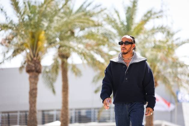 HAMILTON Lewis (gbr), Mercedes AMG F1 Team W15, portrait during the Formula 1 Gulf Air Bahrain Grand Prix 2024, 1st round of the 2024 FIA Formula One World Championship, WM, Weltmeisterschaft from February 29 to March 2, 2024 on the Bahrain International Circuit, in Sakhir, Bahrain - F1 - BAHRAIN GRAND PRIX 2024 DPPI Panoramic  240228_R01BAHRAIN_AV6_4299_