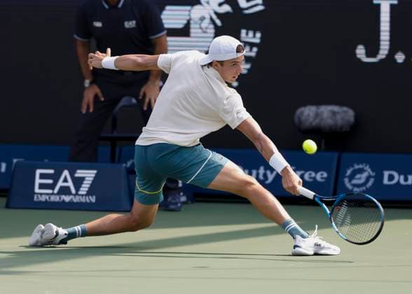 Arthur Cazaux (FRA), Dubai Duty Free Tennis Championships, Dubai, U.A.E. Tennis - Dubai Tennis Championships 2024 - ATP, Tennis Herren - Dubai Duty Free Tennis Stadium - Dubai - - United Arab Emirates - 28 February 2024. Copyright: xJuergenxHasenkopfx