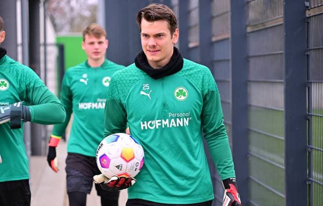 28.02.2024 - Fussball - 2. Bundesliga - Saison 2023 2024 - SpVgg Greuther Fürth Fuerth ( Kleeblatt ) - Training - - xwoxzix - Leon Schaffran (25, SpVgg Greuther Fürth )