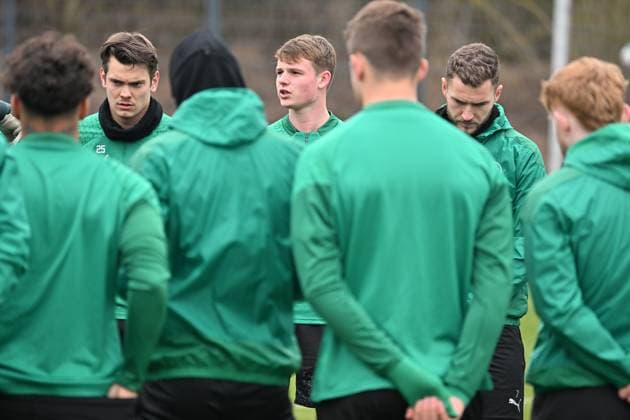 28.02.2024 - Fussball - 2. Bundesliga - Saison 2023 2024 - SpVgg Greuther Fürth Fuerth ( Kleeblatt ) - Training - - xwoxzix - Leon Schaffran (25, SpVgg Greuther Fürth ) Jonas Urbig (40, SpVgg Greuther Fürth ) Dennis Srbeny (7, SpVgg Greuther Fürth )