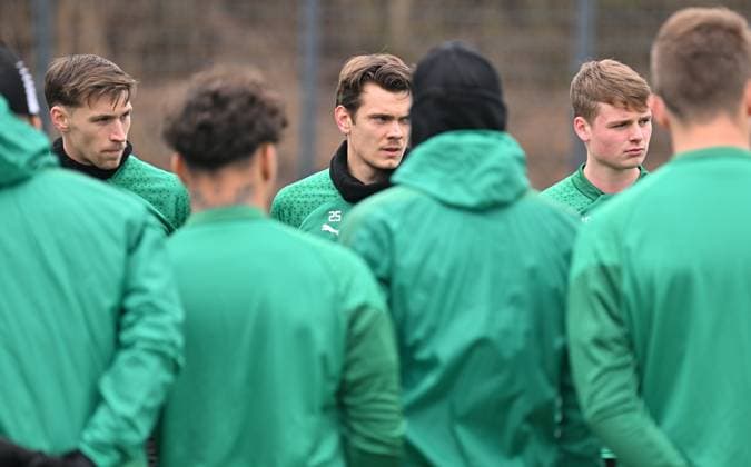 28.02.2024 - Fussball - 2. Bundesliga - Saison 2023 2024 - SpVgg Greuther Fürth Fuerth ( Kleeblatt ) - Training - - xwoxzix - Nils Körber (1, SpVgg Greuther Fürth ) Leon Schaffran (25, SpVgg Greuther Fürth ) Jonas Urbig (40, SpVgg Greuther Fürth )