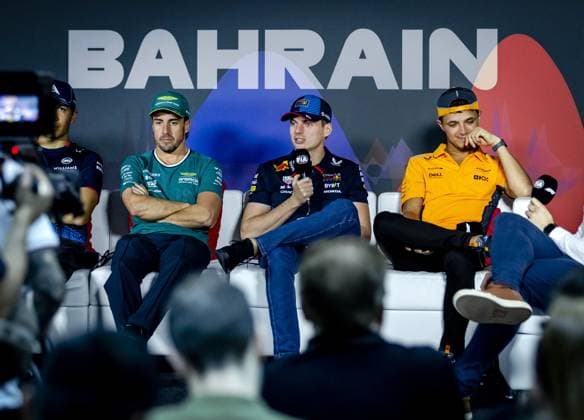 BAHRAIN - Fernando Alonso (Aston Martin), Max Verstappen (Red Bull Racing) and Lando Norris (McLaren) at the Bahrain International Circuit in the Sakhir desert area ahead of the Bahrain Grand Prix. ANP REMKO DE WAAL Previews 2024 2025 xVIxANPxSportx xxANPxIVx 492358053 originalFilename: 492358053.jpg