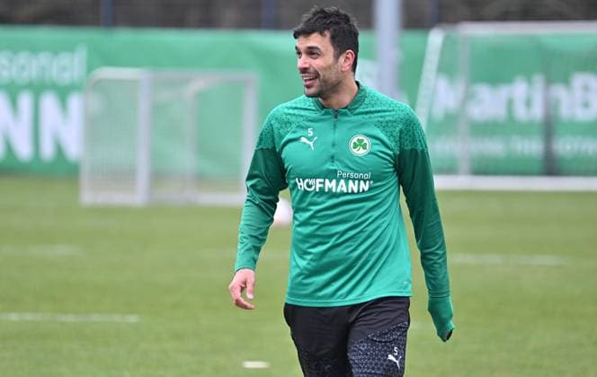 28.02.2024 - Fussball - 2. Bundesliga - Saison 2023 2024 - SpVgg Greuther Fürth Fuerth ( Kleeblatt ) - Training - - xwoxzix - Oussama Haddadi (5, SpVgg Greuther Fürth )