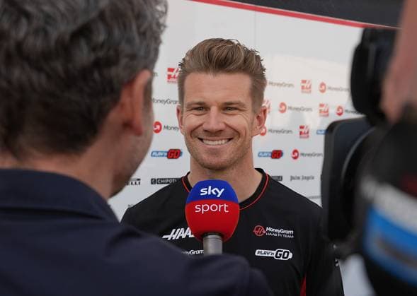 28.02.2024, Bahrain International Circuit, Sakhir, Formula 1 Gulf Air Bahrain Grand Prix 2024 ,im Bild Nico Hülkenberg (DEU), Haas F1 Team im Interview. Sakhir Bahrain International Circuit Bahrain