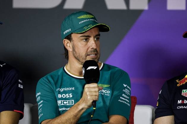 ALONSO Fernando (spa), Aston Martin F1 Team AMR24, portrait press conference, PK, Pressekonferenz during the Formula 1 Gulf Air Bahrain Grand Prix 2024, 1st round of the 2024 FIA Formula One World Championship, WM, Weltmeisterschaft from February 29 to March 2, 2024 on the Bahrain International Circuit, in Sakhir, Bahrain - F1 - BAHRAIN GRAND PRIX 2024 DPPI Panoramic 240228_R01BAHRAIN__BR30383_1