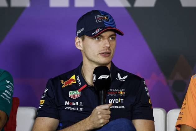 VERSTAPPEN Max (ned), Red Bull Racing RB20, portrait press conference, PK, Pressekonferenz during the Formula 1 Gulf Air Bahrain Grand Prix 2024, 1st round of the 2024 FIA Formula One World Championship, WM, Weltmeisterschaft from February 29 to March 2, 2024 on the Bahrain International Circuit, in Sakhir, Bahrain - F1 - BAHRAIN GRAND PRIX 2024 DPPI Panoramic 240228_R01BAHRAIN__BR30371_1