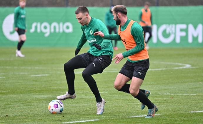 28.02.2024 - Fussball - 2. Bundesliga - Saison 2023 2024 - SpVgg Greuther Fürth Fuerth ( Kleeblatt ) - Training - - xwoxzix - Tim Lemperle (19, SpVgg Greuther Fürth ) Simon Asta (2, SpVgg Greuther Fürth )