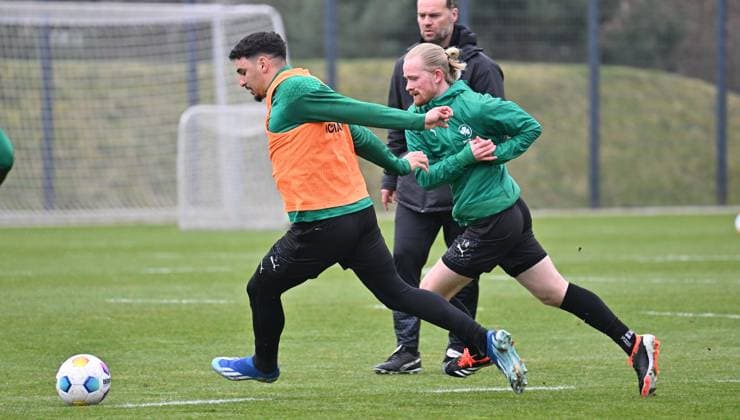 28.02.2024 - Fussball - 2. Bundesliga - Saison 2023 2024 - SpVgg Greuther Fürth Fuerth ( Kleeblatt ) - Training - - xwoxzix - Oualid Mhamdi (3, SpVgg Greuther Fürth ) Jomaine Consbruch (14, SpVgg Greuther Fürth )