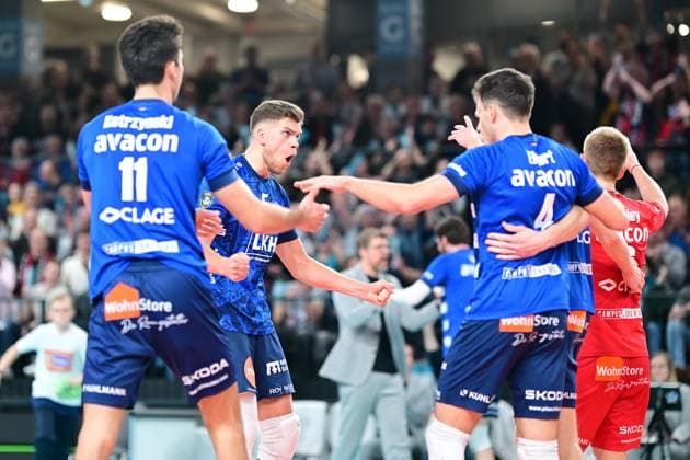 VOLLEYBALL I HERREN I 2023-2024 I CEV CUP I Semi Final CCM 82 I SVG LÜNEBURG - Arkas IZMIR I 28.2.2024 Der Urschrei - Es steht 1:1 nach Sätzen - Erik Johannes Röhrs (5, SVG Lüneburg) schreit seine Freude, Jubel hionaus Lüneburg LKH Arena Niedersachsen Deutschland Copyright: xLobeca AndreasxHannigx