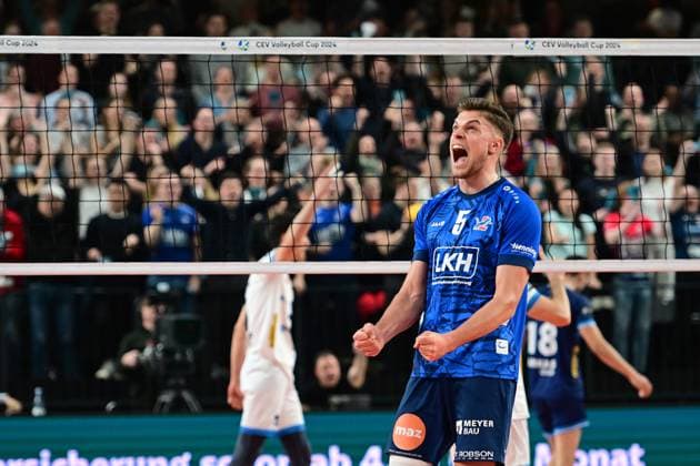 VOLLEYBALL I HERREN I 2023-2024 I CEV CUP I Semi Final CCM 82 I SVG LÜNEBURG - Arkas IZMIR I 28.2.2024 Erik Johannes Röhrs (5, SVG Lüneburg) in Extase Lüneburg LKH Arena Niedersachsen Deutschland Copyright: xLobeca AndreasxHannigx