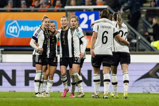 Sport Themen der Woche KW09 Sport Bilder des Tages UEFA WOMEN’S NATIONS LEAGUE FINALS: Niederlande - Deutschland; 28.02.2024 Jubel zum 0:1 durch Klara Bühl (Deutschland, 19) UEFA WOMEN’S NATIONS LEAGUE FINALS 2024: Niederlande - Deutschland; Heerenveen, Abe Lenstra Stadion, 28.02.2024 *** UEFA WOMENS NATIONS LEAGUE FINALS Netherlands Germany 28 02 2024 Klara Bühl Germany, 19 UEFA WOMENS NATIONS LEAGUE FINALS 2024 Netherlands Germany Heerenveen, Abe Lenstra Stadion, 28 02 2024 Copyright: xBEAUTIFULxSPORTS Wunderlx