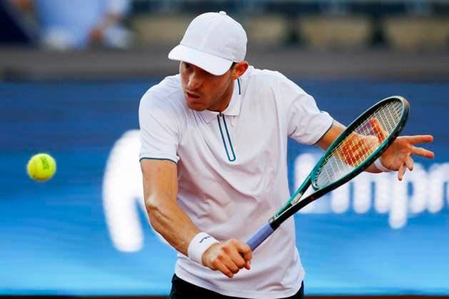 Tenis, Nicolas Jarry vs Federico Coria El tenista Nicolas Jarry de Chile regresa la bola de Federico Coria de Argentina por el ATP, Tennis Herren 250 de Santiago 2024 en el Club San Carlos de Apoquindo en Santiago, Chile. 28 02 2024 Felipe Zanca Photosport Tennis, Nicolas Jarry vs Federico Coria The tennis player Nicolas Jarry of Chile return the ball against of Federico Coria of Argentina in the match for the ATP 250 Santiago 2024 at the Club San Carlos de Apoquindo in Santiago, Chile. 28 02 2024 Felipe Zanca Photosport Nicolas Jarry vs Federico Coria, ATP 250 Santiago 2024
