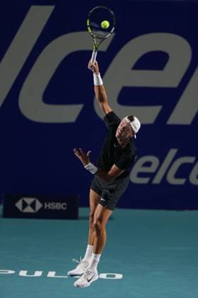 (240229) -- ACAPULCO, Feb. 29, 2024 -- Holger Rune of Denmark hits a return during the men s round 16 match between Holger Rune of Denmark and Aleksandar Kovacevic of the United States at the 2024 ATP, Tennis Herren Mexican Open tennis tournament in Acapulco, Mexico, Feb. 28, 2024. (Photo by Xinhua) (SP)MEXICO-ACAPULCO-TENNIS-ATP-MEXICAN OPEN FranciscoxCanedo 