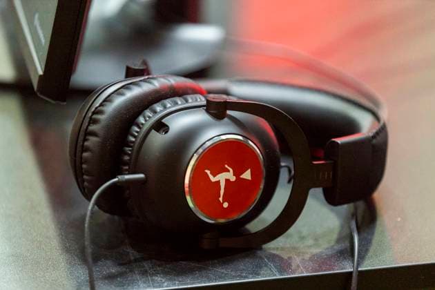 Virtuelle Bundesliga, Division Süd-Ost, 28.02.2023 Symbolbild: Ein Headset mit VBL-Logo. VBL Club Championship Offline Spieltag, 27.-28. Februar, Virtuelle Bundesliga, 33. Spieltag, Division Süd-Ost, am 28.02.2023, Strassenkicker-Base, Köln