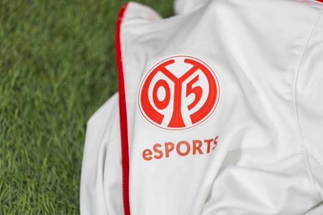Virtuelle Bundesliga, Division Süd-Ost, 28.02.2023 Symbolbild: Das Logo der Mainzer E-Sportabteilung. VBL Club Championship Offline Spieltag, 27.-28. Februar, Virtuelle Bundesliga, 33. Spieltag, Division Süd-Ost, am 28.02.2023, Strassenkicker-Base, Köln