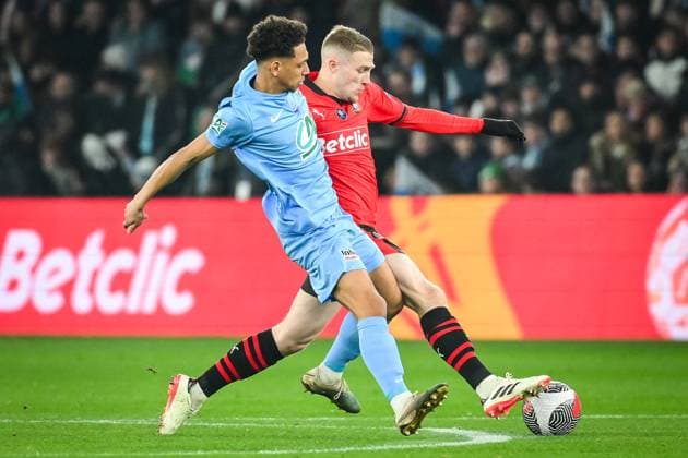 February 29, 2024, Saint-Etienne, France, France: Tommy IVA of Le Puy and Adrien TRUFFERT of Rennes during the French Cup match between Le Puy Foot 43 Auvergne and Stade Rennais (Rennes) at Geoffroy Guichard Stadium on February 29, 2024 in Saint-Etienne, France. Saint-Etienne France - ZUMAm308 20240229_zsp_m308_002 Copyright: xMatthieuxMirvillex