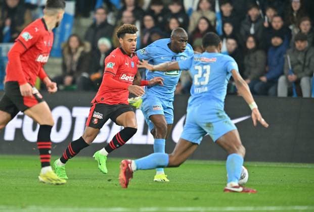 Jesah Mabepa (le puy) vs Desire Doue (rennes) FOOTBALL : Le Puy Foot 43 vs Stade Rennais - 1 4 de finale Coupe de France - 29 02 2024 FredericChambert Panoramic 