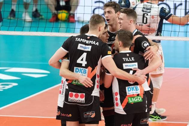 ITAS Trentino Volley v Berlin Recycling Volleys - CEV Men Volley Champions League The Berlin Recycling Volleys are celebrating after scoring a point during the quarterfinal match of the CEV Men s Volleyball Champions League 2023 2024 against ITAS Trentino Volley at Il T Quotidiano Arena in Trento, Italy, on February 29, 2024. Trento Italy Italy  Copyright: xRobertoxTommasinix originalFilename:tommasini-itastren240229_npUpF.jpg