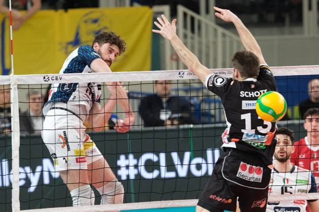ITAS Trentino Volley v Berlin Recycling Volleys - CEV Men Volley Champions League Daniele Lavia from ITAS Trentino Volley is in action during the quarterfinal match of the CEV Men s Volleyball Champions League 2023 2024 between ITAS Trentino Volley and Berlin Recycling Volleys at Il T Quotidiano Arena in Trento, Italy, on February 29, 2024. Trento Italy Italy  Copyright: xRobertoxTommasinix originalFilename:tommasini-itastren240229_npxay.jpg
