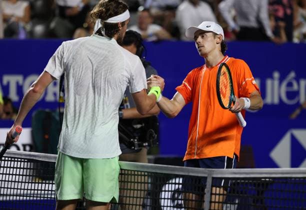 (240301) -- ACAPULCO, March 1, 2024 -- Alex De Minaur (R) of Australia shakes hands with Stefanos Tsitsipas of Greece after their quarterfinal match at the 2024 ATP, Tennis Herren Mexican Open tennis tournament in Acapulco, Mexico, Feb. 29, 2024. ) (SP)MEXICO-ACAPULCO-TENNIS-ATP-MEXICAN OPEN-QUARTERFINAL LixMengxin 
