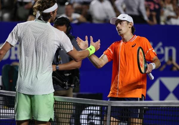 (240301) -- ACAPULCO, March 1, 2024 -- Alex De Minaur (R) of Australia shakes hands with Stefanos Tsitsipas of Greece after their quarterfinal match at the 2024 ATP, Tennis Herren Mexican Open tennis tournament in Acapulco, Mexico, Feb. 29, 2024. ) (SP)MEXICO-ACAPULCO-TENNIS-ATP-MEXICAN OPEN-QUARTERFINAL LixMengxin 