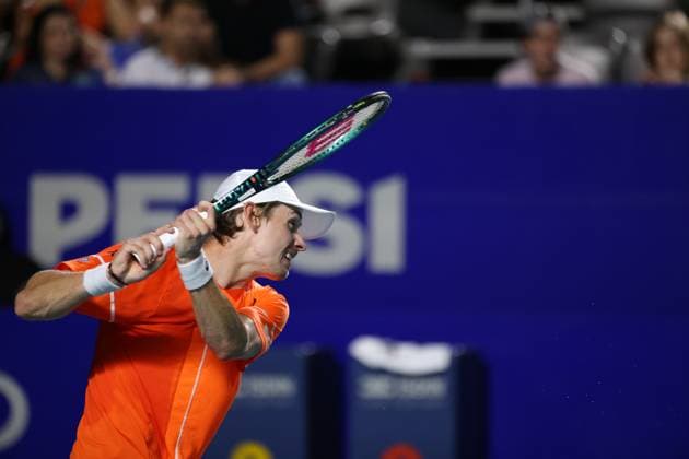 (240301) -- ACAPULCO, March 1, 2024 -- Alex De Minaur of Australia hits a return during the quarterfinal match against Stefanos Tsitsipas of Greece at the 2024 ATP, Tennis Herren Mexican Open tennis tournament in Acapulco, Mexico, Feb. 29, 2024. ) (SP)MEXICO-ACAPULCO-TENNIS-ATP-MEXICAN OPEN-QUARTERFINAL LixMengxin 