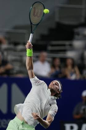 (240301) -- ACAPULCO, March 1, 2024 -- Stefanos Tsitsipas of Greece serves the ball during the quarterfinal match against Alex De Minaur of Australia at the 2024 ATP, Tennis Herren Mexican Open tennis tournament in Acapulco, Mexico, Feb. 29, 2024. (Photo by Xinhua) (SP)MEXICO-ACAPULCO-TENNIS-ATP-MEXICAN OPEN-QUARTERFINAL FranciscoxCanedo 