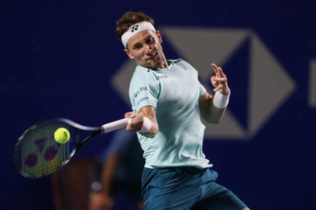 (240301) -- ACAPULCO, March 1, 2024 -- Casper Ruud of Norway hits a return during the quarterfinal match against Ben Shelton of the United States at the 2024 ATP, Tennis Herren Mexican Open tennis tournament in Acapulco, Mexico, March 1, 2024. (Photo by Xinhua) (SP)MEXICO-ACAPULCO-TENNIS-ATP-MEXICAN OPEN-QUARTERFINAL FranciscoxCanedo 