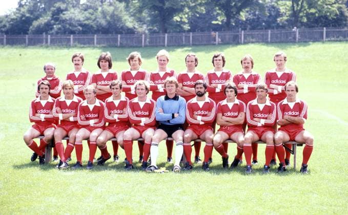 15.07.77 FC Bayern München Fototermin 1977 1978 Deutschland, München, 15.07.1977, Fussball, Bundesliga, FC Bayern München Fototermin Saison 1977 1978: Obere Reihe v.l. Dettmar Cramer (Trainer), Rainer Künkel, Josef Weiß, Udo Horsmann, Karl-Heinz Rummenigge, Franz Roth, Norbert Janzon, Wolfgang Rausch, Hans-Georg Schwarzenbeck Untere Reihe v.l. Hans-Josef Kapellmann, Peter Gruber, Bernd Dürnberger, Erhan Önal, Uli Hoeneß, Sepp Maier, Gerd Müller, Alfred Arbinger, Kurt Niedermayer, Branko Oblak. *** 15 07 77 FC Bayern Munich Photo Call 1977 1978 Germany, Munich, 15 07 1977, Football, Bundesliga, FC Bayern Munich Photo Call Season 1977 1978 Top row from left Dettmar Cramer Trainer , Rainer Künkel, Josef Weiß, Udo Horsmann, Karl Heinz Rummenigge, Franz Roth, Norbert Janzon, Wolfgang Rausch, Hans Georg Schwarzenbeck Bottom row from l Hans Josef Kapellmann, Peter Gruber, Bernd Dürnberger, Erhan Önal, Uli Hoeneß, Sepp Maier, Gerd Müller, Alfred Arbinger, Kurt Niedermayer, Branko Oblak