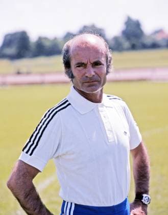 14.07.75 FC Bayern München Fototermin 1975 1976 Deutschland, München, 14.07.1975, Fussball, Bundesliga, FC Bayern München Fototermin Saison 1975 1976: Dettmar Cramer (Trainer). *** 14 07 75 FC Bayern Munich photo session 1975 1976 Germany, Munich, 14 07 1975, Football, Bundesliga, FC Bayern Munich photo session season 1975 1976 Dettmar Cramer Coach