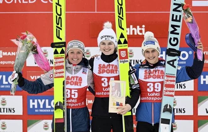 Bilder des Jahres 2024, Sport 03 März Sport Themen der Woche KW09 Sport Bilder des Tages Second placed Jacqueline Seifriedsberger of Austria (L), winner Nika Kriznar of Slovenia (C) and third placed Eva Pinkelnig of Austria in the medal ceremony of women s HS130 Ski jumping, Skispringen, Ski, nordisch competition at the FIS Nordic World Cup Lahti Ski Games in Lahti, Finland, on March 1, 2024. Lahti Finland LKLAPV20240301114610E145  Copyright: xVesaxMoilanenx LKLAPV20240301114610E145