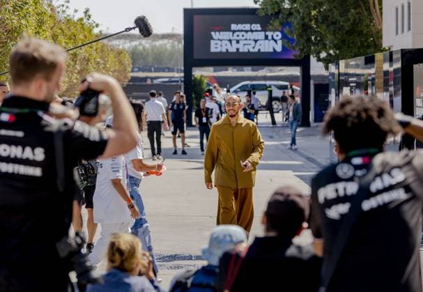 BAHRAIN - Lewis Hamilton (Mercedes) in the paddock prior to the third free practice at the Bahrain International Circuit in the Sakhir desert area prior to the Bahrain Grand Prix. ANP REMKO DE WAAL Practice 2024 2025 xVIxANPxSportx xxANPxIVx 492513452 originalFilename: 492513452.jpg