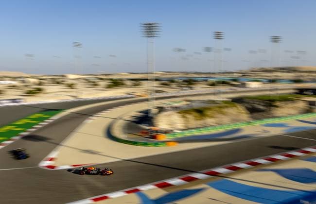 BAHRAIN - Max Verstappen (Red Bull Racing) during the third free practice session at the Bahrain International Circuit in the Sakhir desert area prior to the Bahrain Grand Prix. ANP REMKO DE WAAL Practice 2024 2025 xVIxANPxSportx xxANPxIVx 492522144 originalFilename: 492522144.jpg