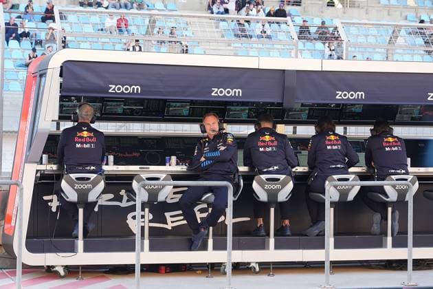 Formula 1 Gulf Air Bahrain Grand Prix 2024 01.03.2024, Bahrain International Circuit, Sakhir, Formula 1 Gulf Air Bahrain Grand Prix 2024 ,im Bild Teamchef Christian Horner (Oracle Red Bull Racing) am Kommandostand.