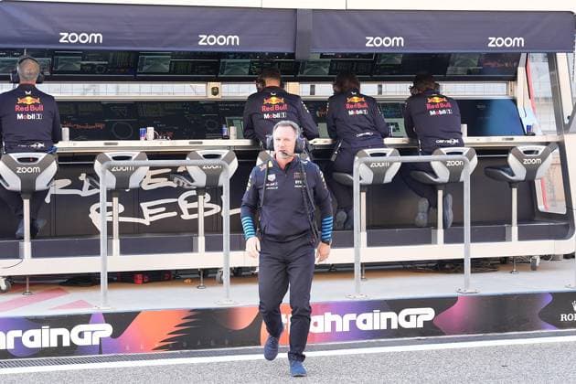 Formula 1 Gulf Air Bahrain Grand Prix 2024 01.03.2024, Bahrain International Circuit, Sakhir, Formula 1 Gulf Air Bahrain Grand Prix 2024 ,im Bild Teamchef Christian Horner (Oracle Red Bull Racing) am Kommandostand.
