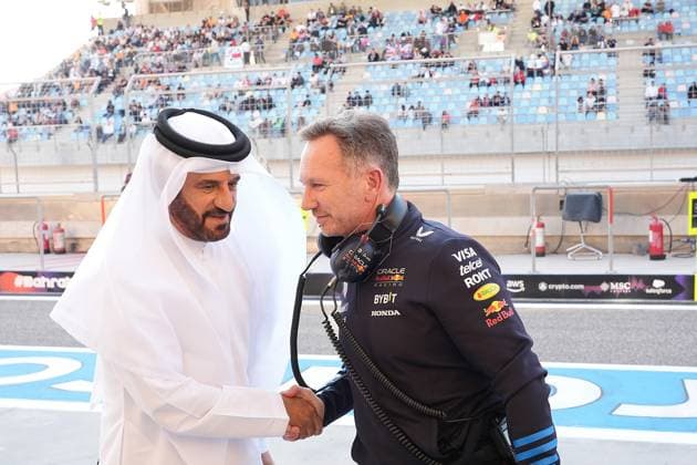 Formula 1 Gulf Air Bahrain Grand Prix 2024 01.03.2024, Bahrain International Circuit, Sakhir, Formula 1 Gulf Air Bahrain Grand Prix 2024 ,im Bild Teamchef Christian Horner (Oracle Red Bull Racing) begrüßt FIA Präsident Mohammed bin Sulayem.