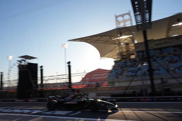 Formula 1 Gulf Air Bahrain Grand Prix 2024 01.03.2024, Bahrain International Circuit, Sakhir, Formula 1 Gulf Air Bahrain Grand Prix 2024 ,im Bild Lewis Hamilton (GBR), Mercedes-AMG Petronas Formula One Team