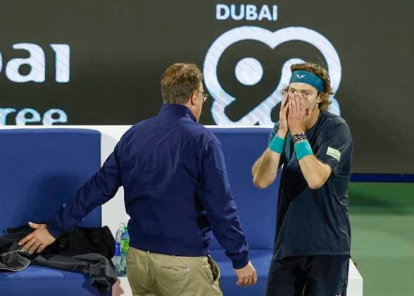 Andrey Rublev wird von Supervisor Roland Herfel disqualifiziert, Dubai Duty Free Tennis Championships, Dubai, U.A.E. Copyright: xJuergenxHasenkopfx
