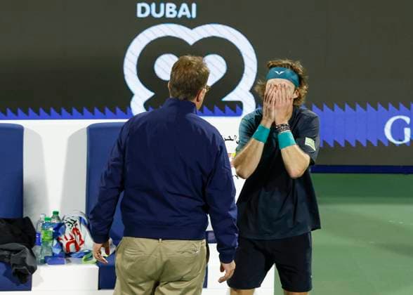Andrey Rublev wird disqualifiziert, Dubai Duty Free Tennis Championships, Dubai, U.A.E. Tennis - Dubai Tennis Championships 2024 - ATP, Tennis Herren - Dubai Duty Free Tennis Stadium - Dubai - - United Arab Emirates - 1 March 2024. Copyright: xJuergenxHasenkopfx