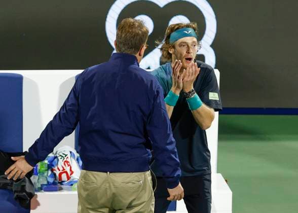 Andrey Rublev wird von Supervisor Roland Herfel disqualifiziert, Dubai Duty Free Tennis Championships, Dubai, U.A.E. Copyright: xJuergenxHasenkopfx