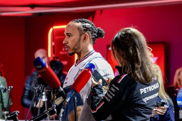 Formel 1 GP Bahrain. Freitag 01.03.2024 Lewis Hamilton 44, Mercedes-AMG Petronas F1 Team; Formel 1 GP Bahrain. Freitag 01.03.2024 Copyright: xBEAUTIFULxSPORTS Erlhofx