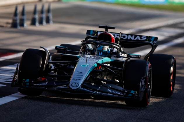 63 RUSSELL George (gbr), Mercedes AMG F1 Team W15, action during the Formula 1 Gulf Air Bahrain Grand Prix 2024, 1st round of the 2024 FIA Formula One World Championship, WM, Weltmeisterschaft from February 29 to March 2, 2024 on the Bahrain International Circuit, in Sakhir, Bahrain - F1 - BAHRAIN GRAND PRIX 2024 DPPI Panoramic  240301_R01_BAHRAIN__BR33758
