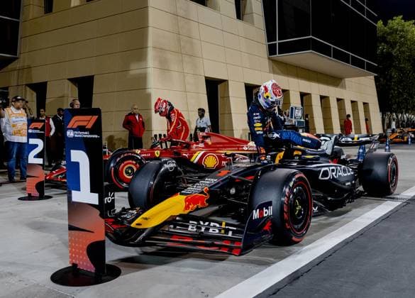 BAHRAIN - Max Verstappen (Red Bull Racing) and Charles Leclerc (Ferrari) after qualifying on the Bahrain International Circuit in the desert area of Sakhir prior to the Bahrain Grand Prix. ANP REMKO DE WAAL Qualifying 2024 2025 xVIxANPxSportx xxANPxIVx 492539166 originalFilename: 492539166.jpg